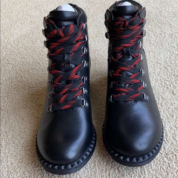 NWT Gentle Souls Black Ankle Boots in Sz 7.5M. - Picture 2 of 6